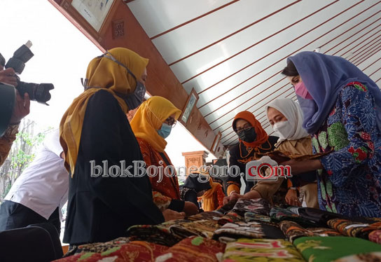 Bupati Bojonegoro dan Ketua Dekranasda Jatim Dorong Ekonomi Berbasiskan Industri Rumahan
