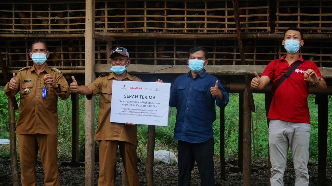 Tahap Akhir Program Pembangunan Peternakan Ayam Petelur, EMCL Serahkan Terimakan ke Pemdes Sudu