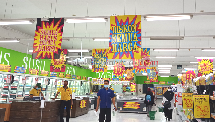 Gulung Tikar, Barang di Giant Supermarket Tampak Ludes