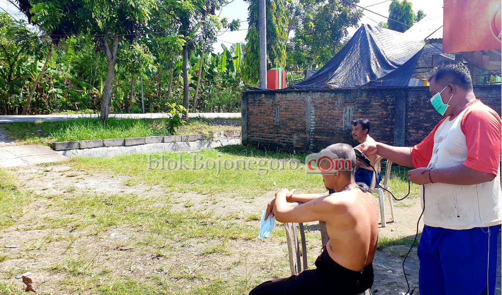 Jasa Potong Rambut Keliling Saat PPKM Darurat
