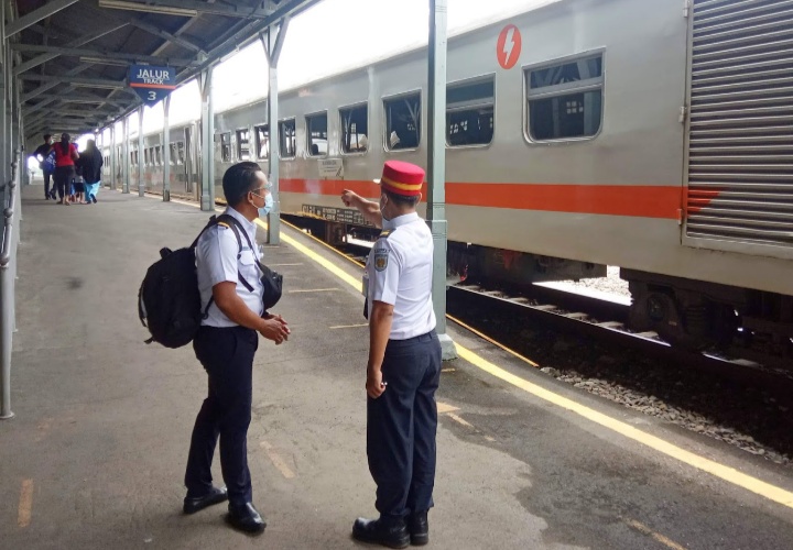 KA Lokal Daop 8 Hanya Melayani Pekerja Sektor Esensial dan Kritikal