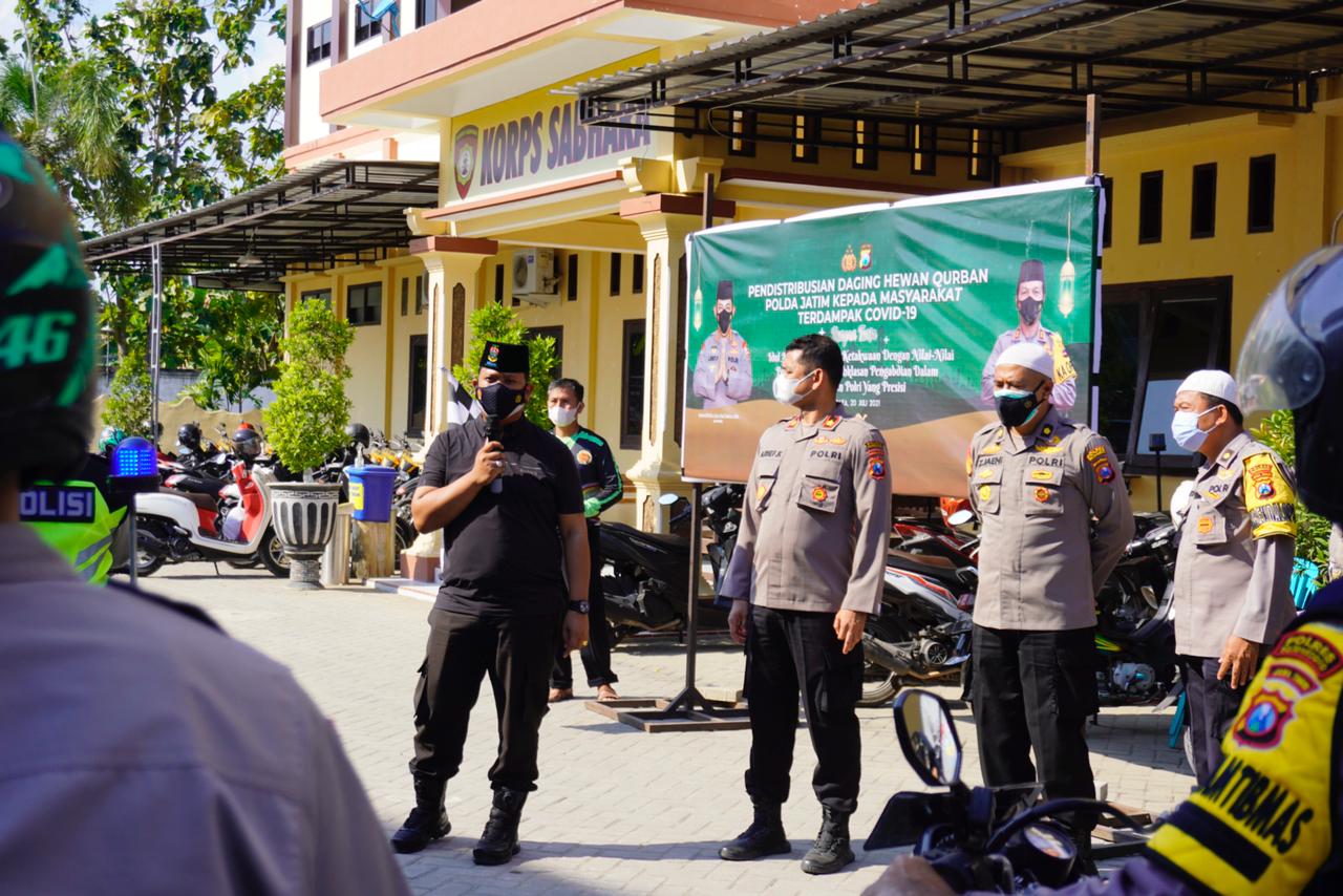 Datangi Rumah Terdampak Covid-19, Polres Distribusikan Daging Kurban