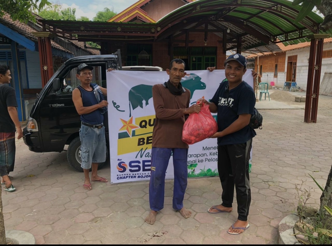 SBC bersama Ponpes Khozinatul Abror Berbagi Daging Kurban