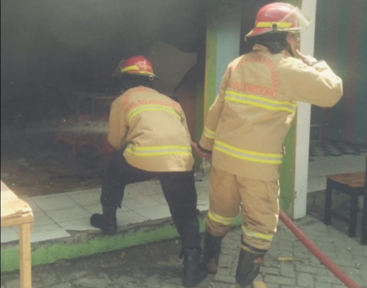 Diduga Akibat Elpiji Bocor, Rumah Makan di Pacul Terbakar