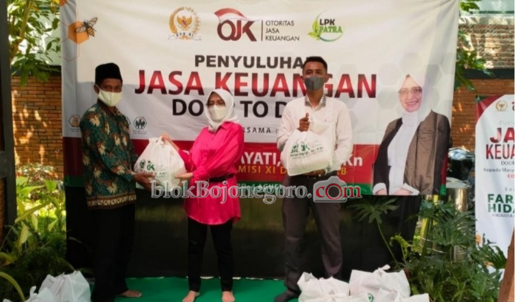 Farida Hidayati Sosialisasikan OJK kepada Masyarakat Terdampak Covid