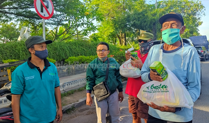 Bestea Indonesia Bagi 600 Paket Sembako Ke Tukang Becak dan Pedagang Kecil
