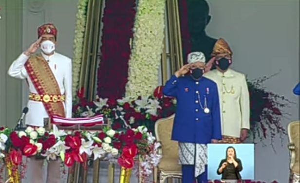Detik-Detik Proklamasi Presiden Joko Widodo Kenakan Pakaian Adat Khas Lampung
