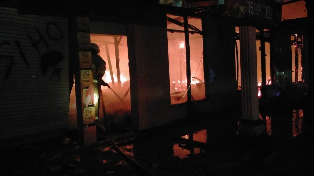 Akibat Korsleting Listrik, 2 Rumah Dilalap Si Jago Merah