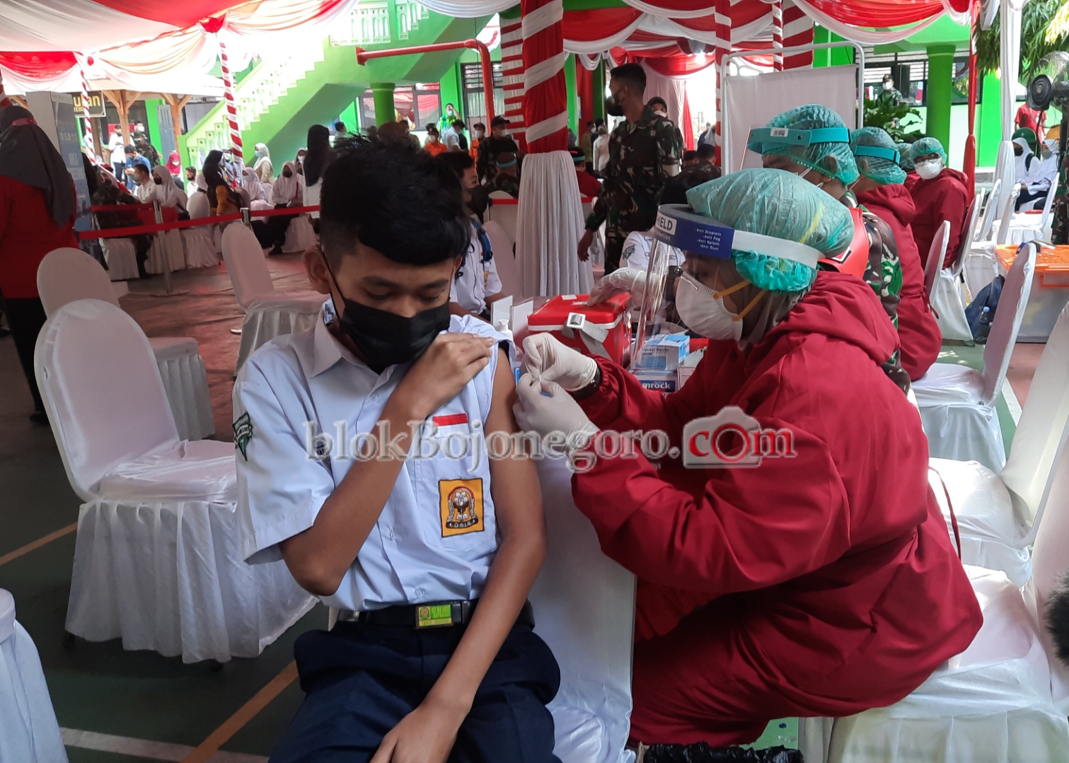 Siswa SMPN 1 Padangan ikuti Vaksinasi Dosis Pertama