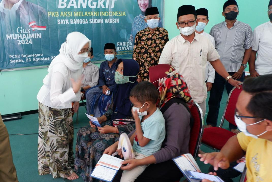 Anggota DPR RI FPKB Bersama PCNU Bojonegoro Gelar Vaksinasi Indonesia Bangkit.
