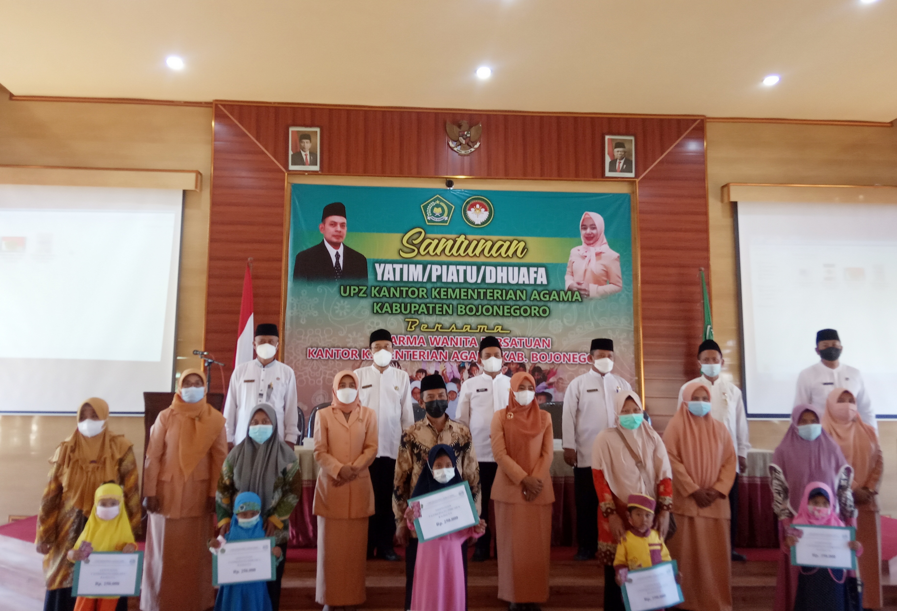 Kemenag Bojonegoro Santuni 300 Yatim dan Dhuafa