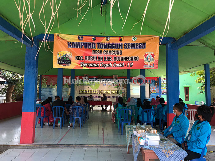 Tim CMEDIA STIEKIA Sosialisasi PHP2D di Desa Cancung