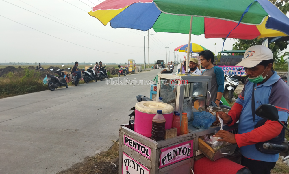 Ada Layang-layang, Pedagang Laris Manis