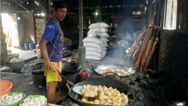 Pemkab Gelontorkan Rp276 Juta untuk Perajin Tahu dan Tempe di Bojonegoro