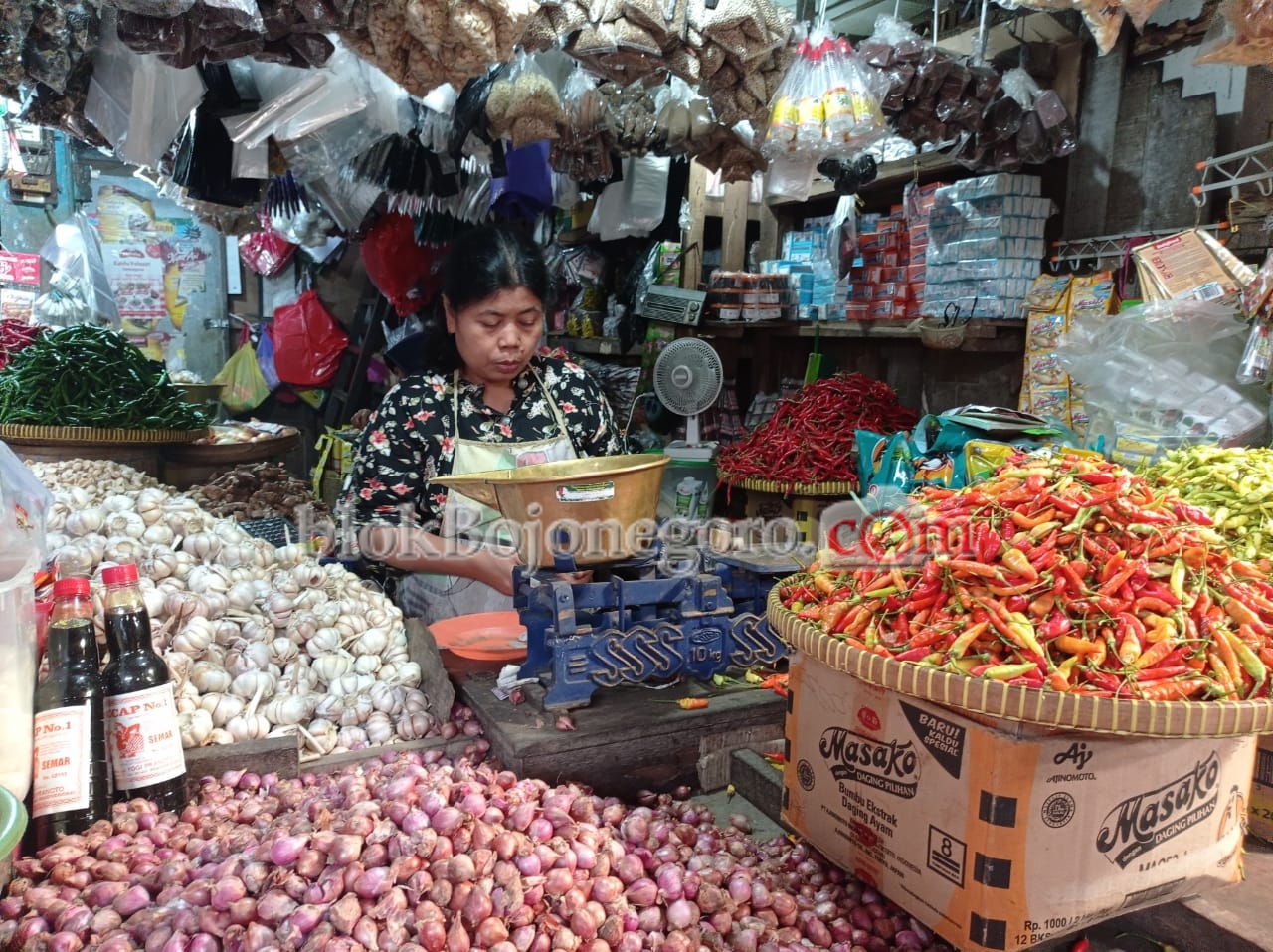 Harga Bawang Putih di Pasar Alami Penurunan