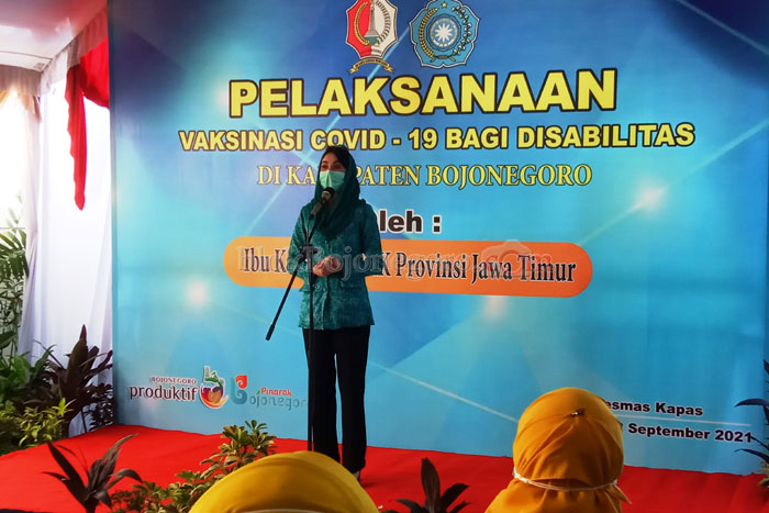 Ketua PKK Jatim Arumi Tinjau Gebyar Vaksinasi Disabilitas di Puskesmas Kapas