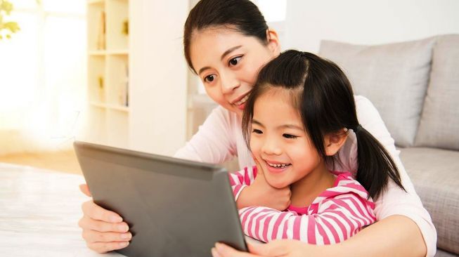 Jangan Sampai Kecanduan, Berapa Lama Batasan Waktu Layar bagi Anak-Anak?
