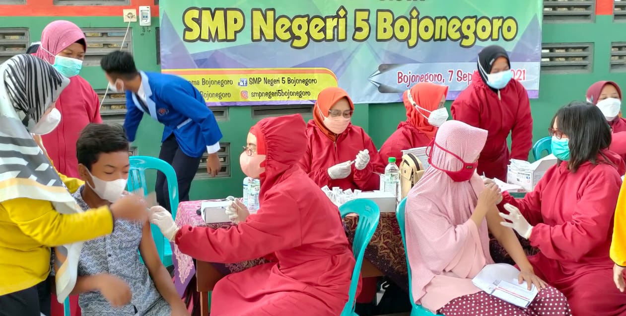 511 Siswa SMP Negeri 5 Bojonegoro Ikuti Vaksinasi