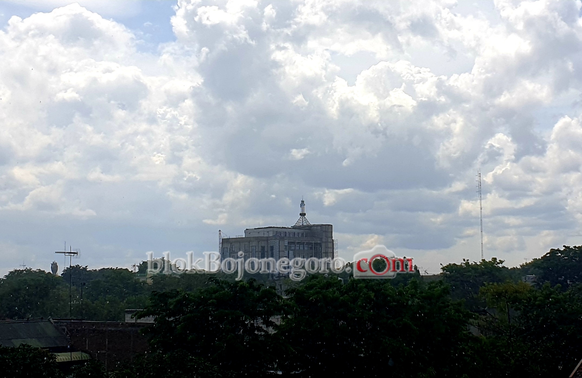 Hujan di Jantung Kota Bojonegoro