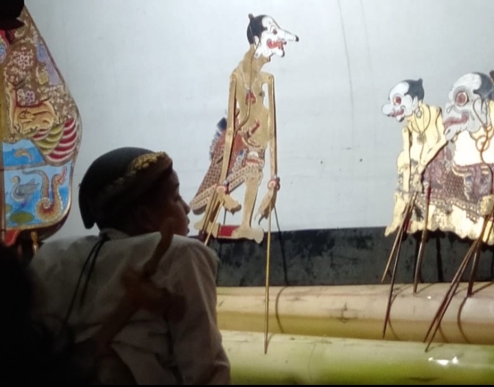 Bocah 10 Tahun Asal Ngasem Ini Mahir Jadi Dalang