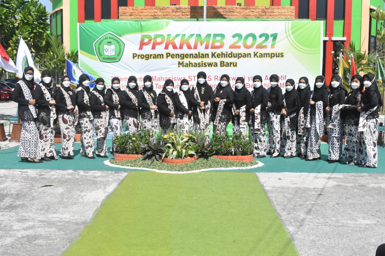 Usung Budaya Jonegoroan, Mahasiswa Baru STIKES Rajekwesi Mulai Kenali Kampus