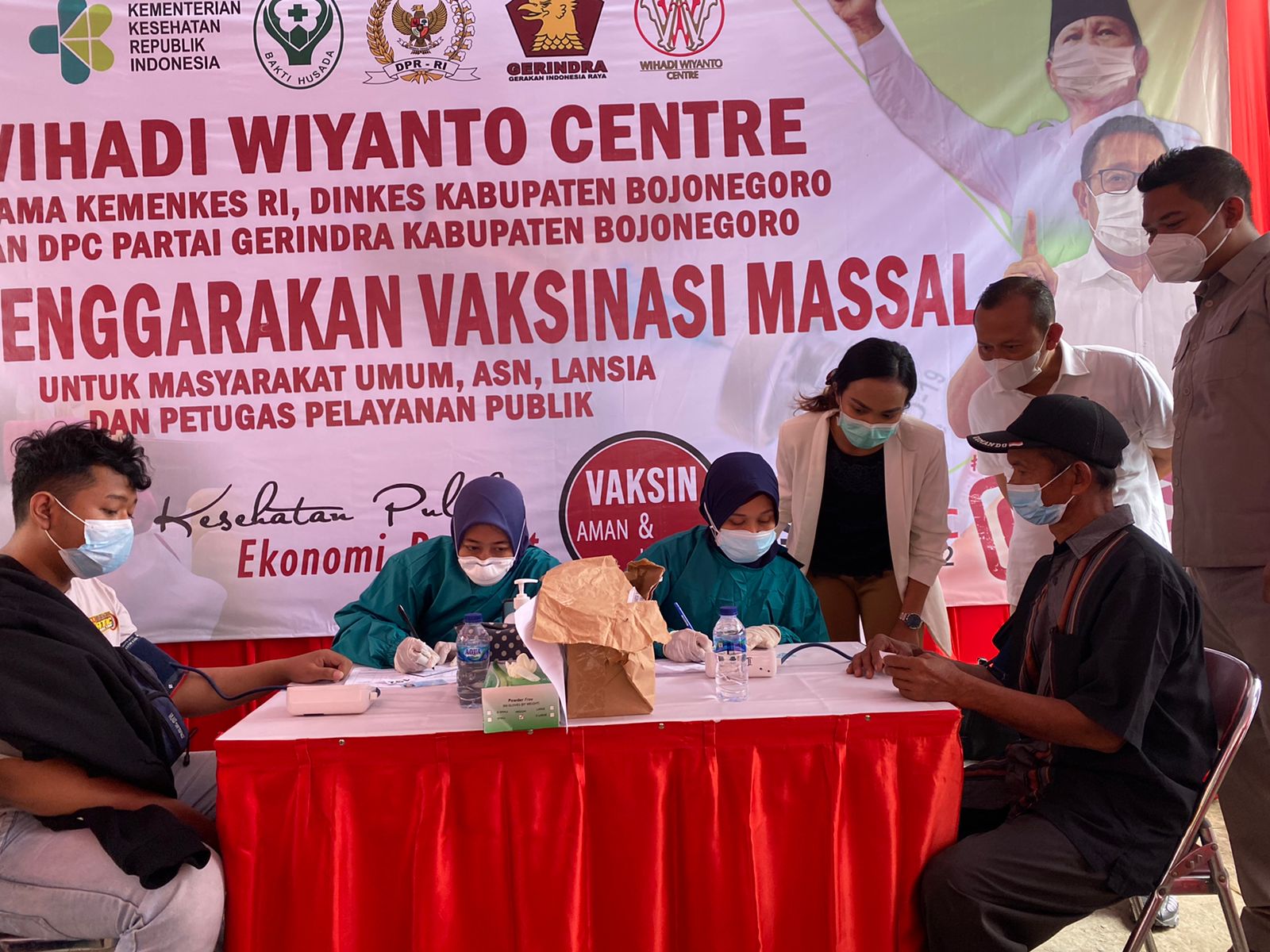 Wihadi Wiyanto Bersama DPC Gerindra Bojonegoro Sukseskan Vaksinasi