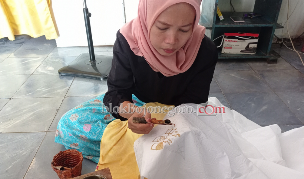 Peringati Hari Batik Nasional, Perajin Batik Asal Bojonegoro Ciptakan Motif Baru
