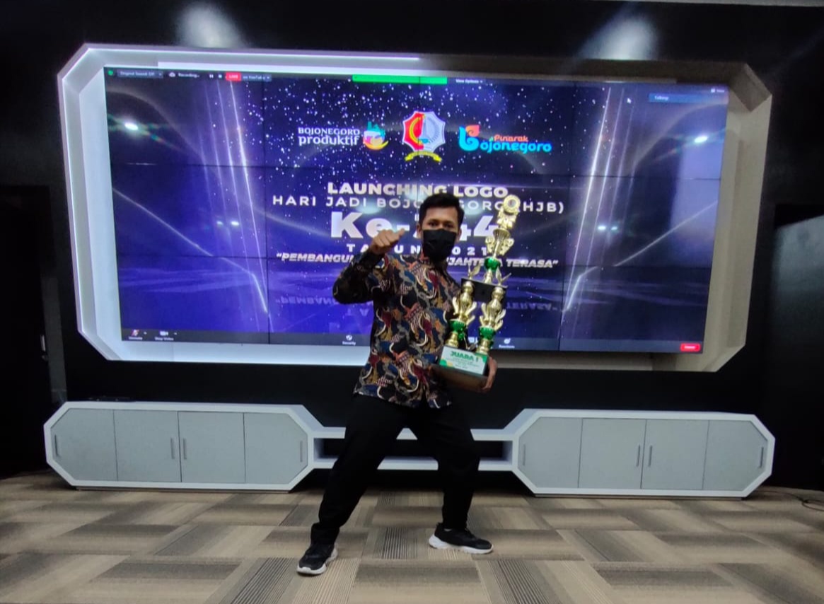Otodidak Desain Grafis, Pria Asal Ngraseh Juara Desain HJB 344