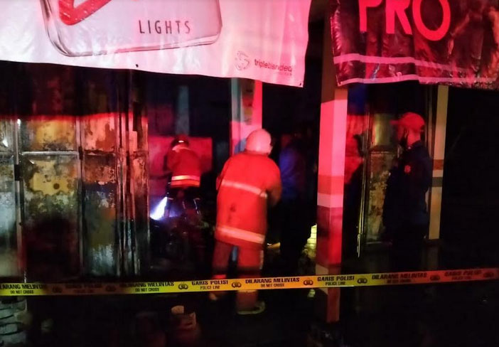 Diduga Akibat Korsleting Listrik, Toko Di Kecamatan Margomulyo Terbakar