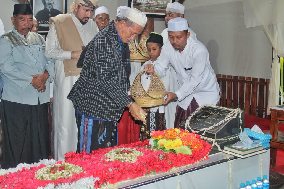 Resmikan Wisata Religi, Gus Ali Berziarah ke Makam Yek Ali di Sumberejo