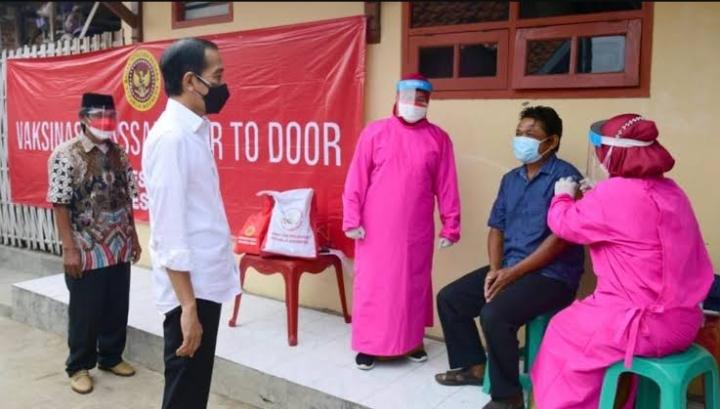 Kejar Target Vaksinasi, Pemerintah Lakukan Vaksinasi dari Pintu ke Pintu