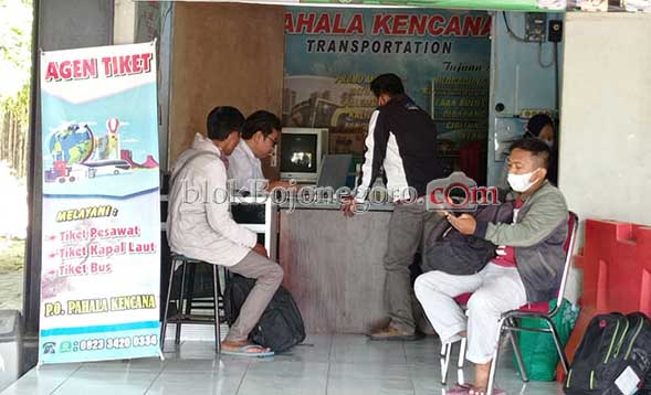 Pembeli Tiket Bus Luar Kota Mulai Ramai