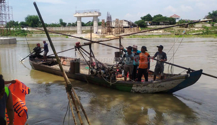 Penambang Pasir Ikut Cari Bantu Selamatkan Korban