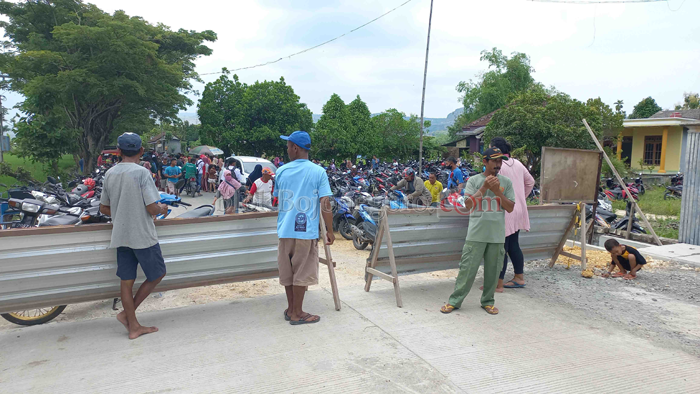 Jalan Menuju Tambangan Ditutup, Warga: Ini Musibah Bukan Tontonan