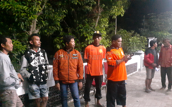 Satu Keluarga Turun Gunung Cari Anggota Keluarga Diduga Jadi Korban Perahu Tenggelam