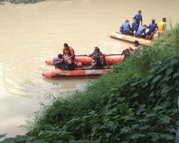Cari Ikan Munggut, Pensiunan Guru MTs Tenggelam di Sungai Pacal
