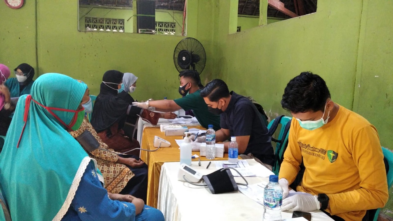 Vaksinasi Polres Sasar Karyawan Pabrik Rokok