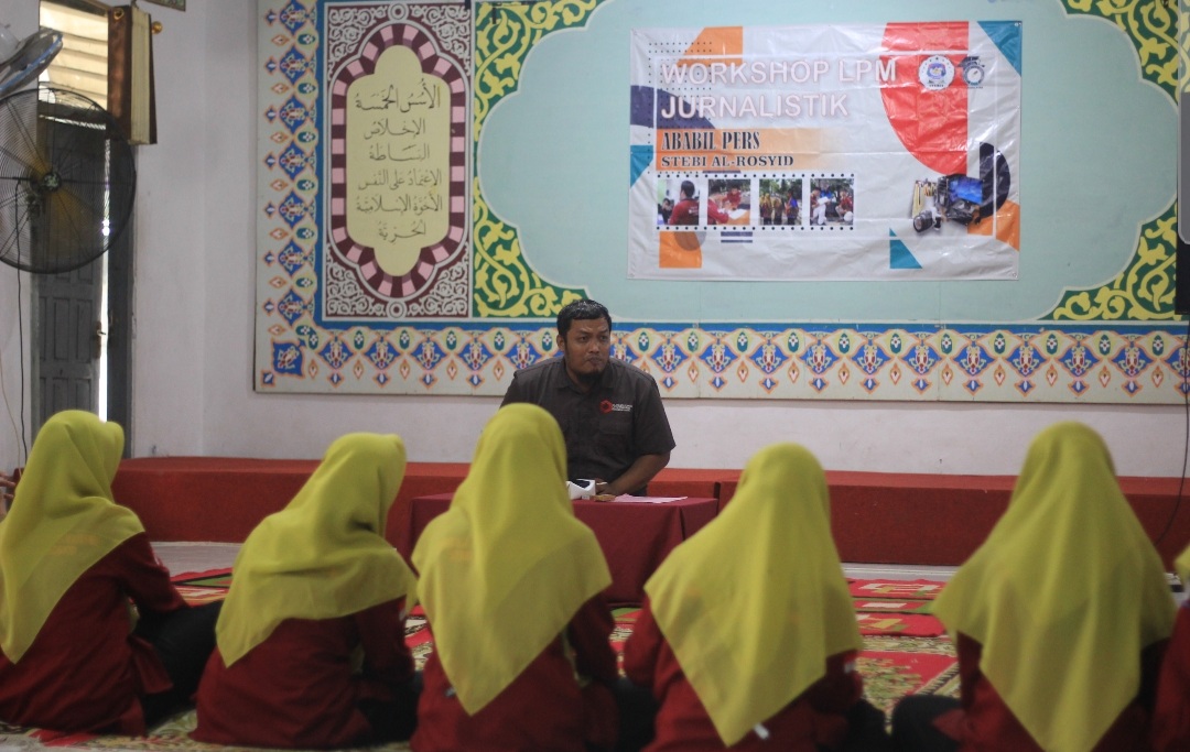 Perdalam Jurnalistik, Ababil Pers STEBIA Al-Rosyid Gelar Workshop
