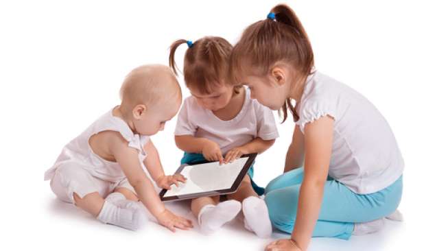 Peneliti Membuktikan Screen Time pada Anak Tidak Menyebabkan Masalah