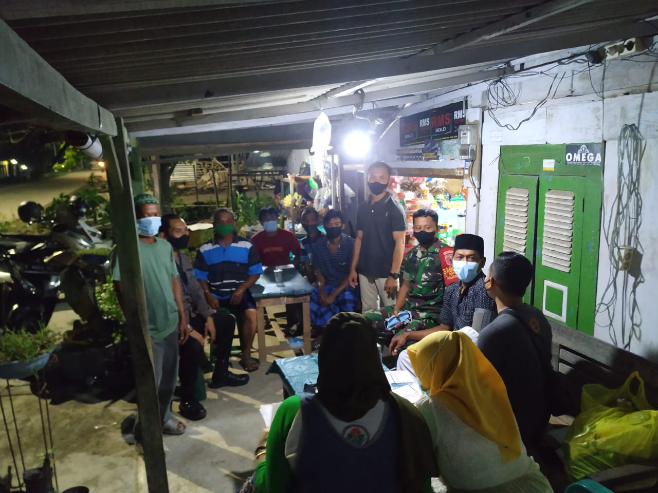 Sambil Ngopi, Tarik Masyarakat Ikut Vaksin