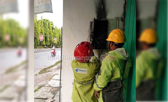 Meteran Listrik di Depan Terminal Bojonegoro Terbakar