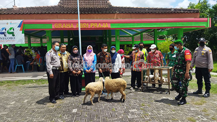 Unik, Vaksinasi di Desa Blongsong Berhadiah Kambing