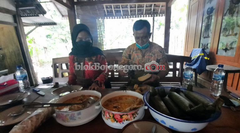 Nikmatnya Lontong Sayur Ayam Kampung dekat Jembatan TBB