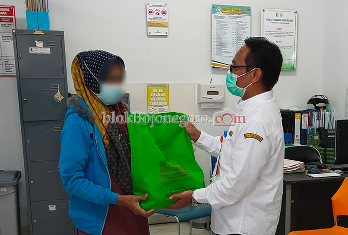 Peringati HAS, RSUD Sosodoro Djatikoesomo Bojonegoro Santuni Pasien ODHA
