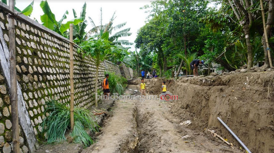 Tanggul di Kanor Ambles, Tanah Masih Gerak