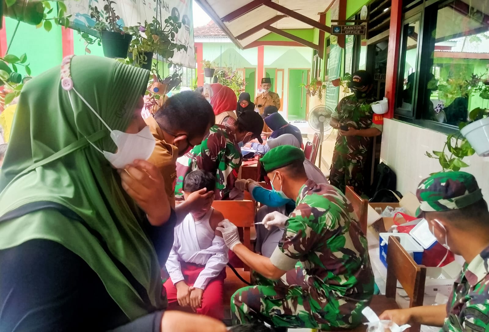 Kodim Bojonegoro Gelar Serbuan Vaksinasi di SD Bandungrejo Ngasem