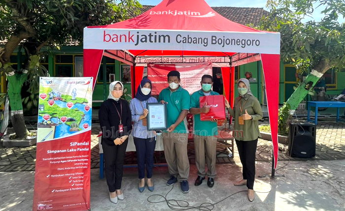 Terus Berinovasi Bank Jatim Cabang Bojonegoro Bersama SMPN 4 Lakukan MoU Agen Si Pandai