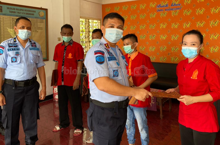 4 Narapidana Lapas Bojonegoro Terima Remisi Natal