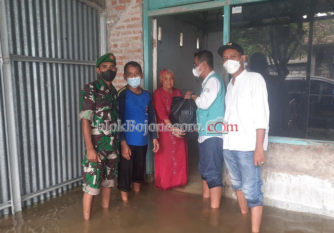 Banjir Masih Merendam Kalianyar, BBRSPDI Kartini Temanggung Menyerahkan Bantuan