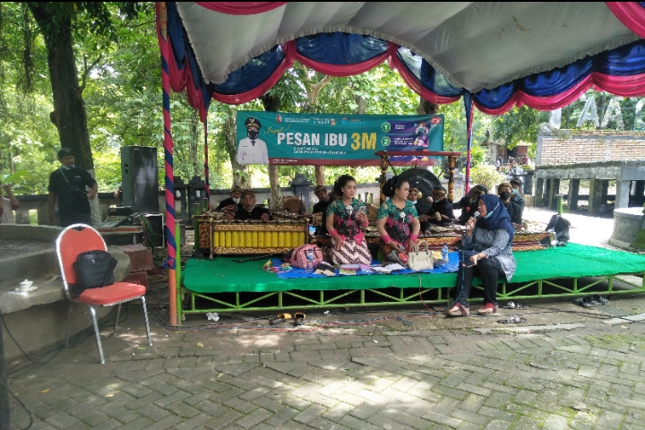 Beda, Ada Seni Congkekan Hibur Pengunjung Kahyangan Api